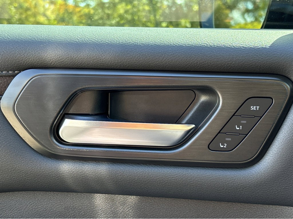 New 2026 Nissan Armada SL w/ Captain's Chari Seat Package image 37