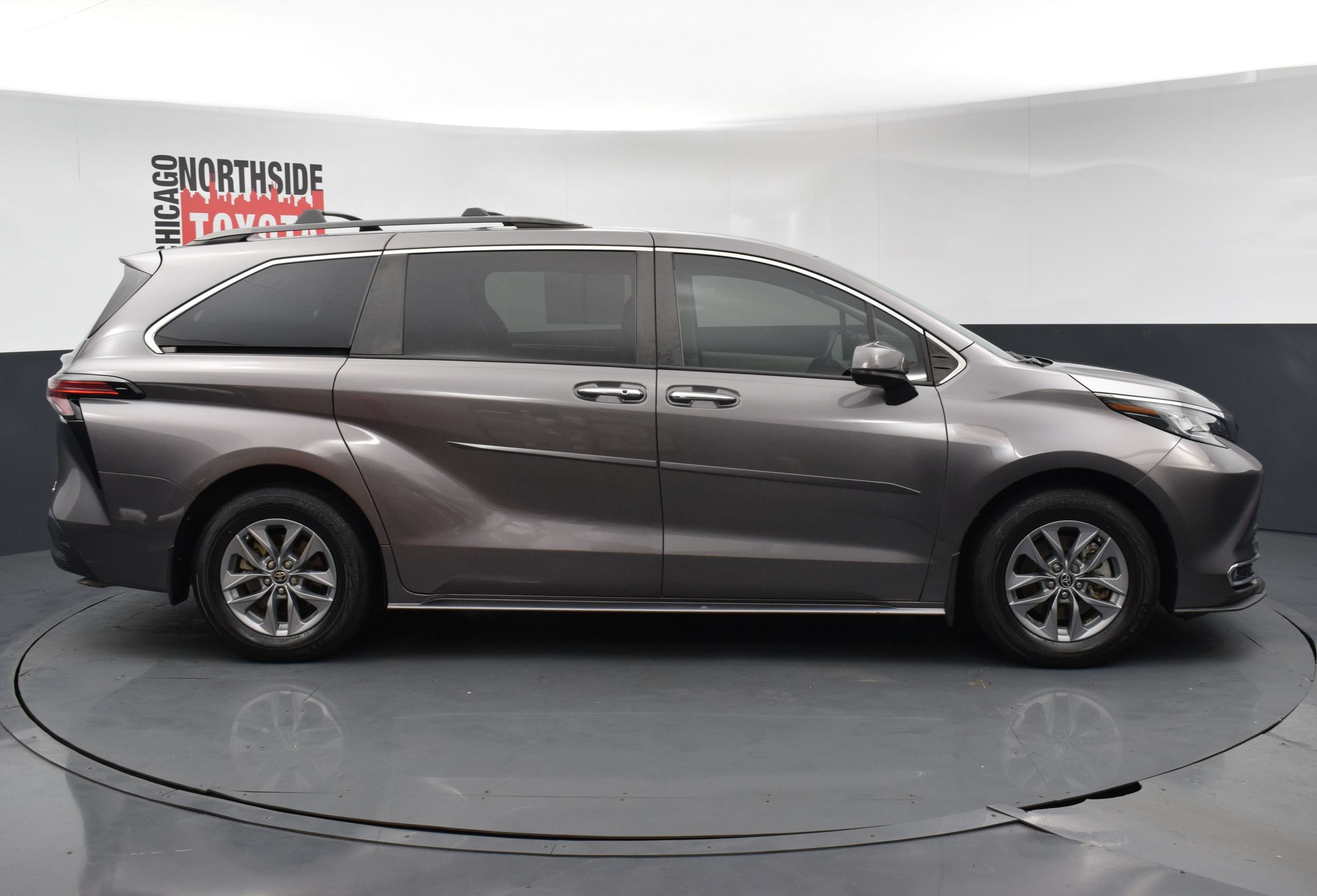 Used 2021 Toyota Sienna XLE FWD image 5