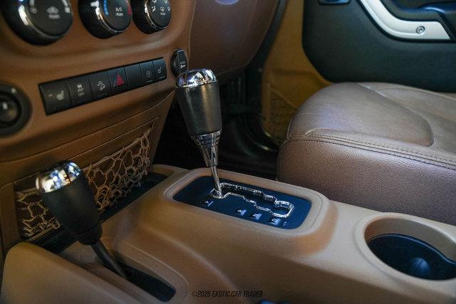 Used 2016 Jeep Wrangler Unlimited Rubicon w/ Connectivity Group image 43