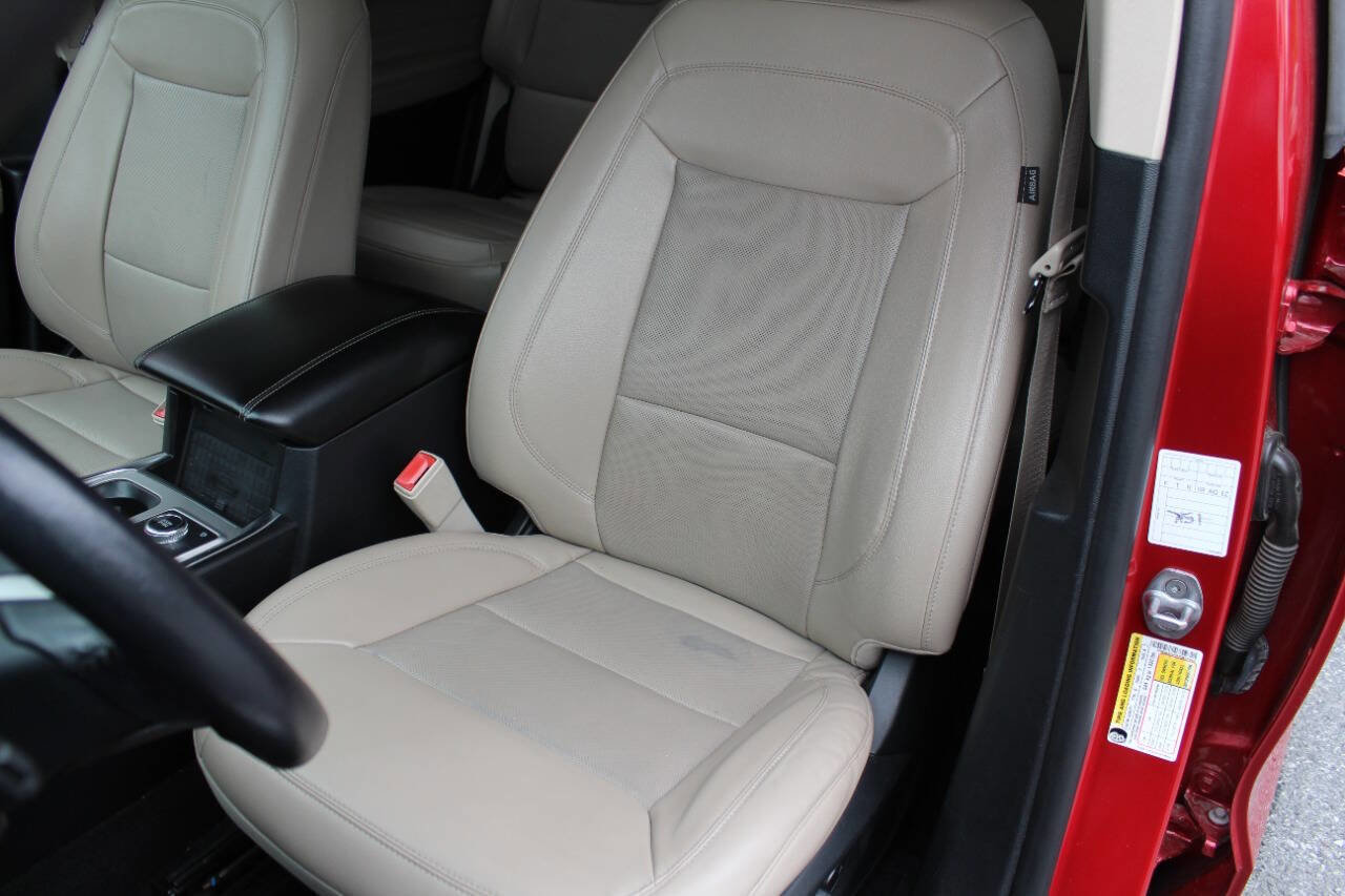Used 2021 Ford Explorer Limited AWD/4WD image 3