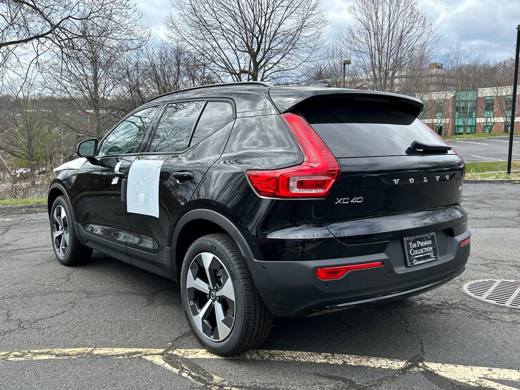 New 2026 Volvo XC40 B5 Plus w/ Climate Package AWD/4WD image 4