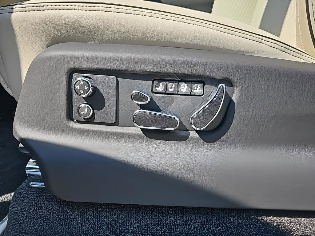 New 2024 Bentley Bentayga Extended Wheelbase AWD/4WD image 17
