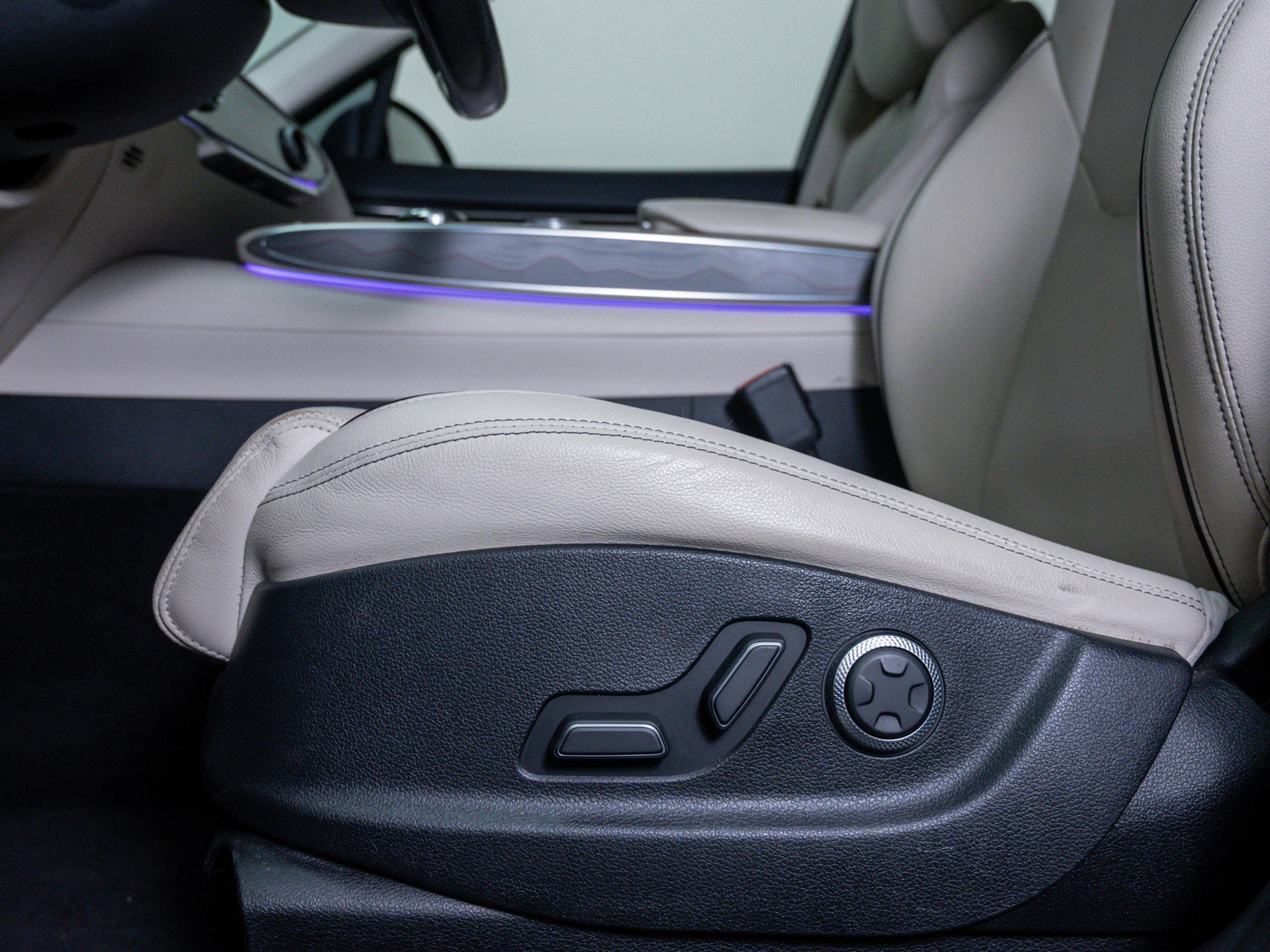 Used 2022 Genesis GV70 2.5T w/ Advanced Package image 19