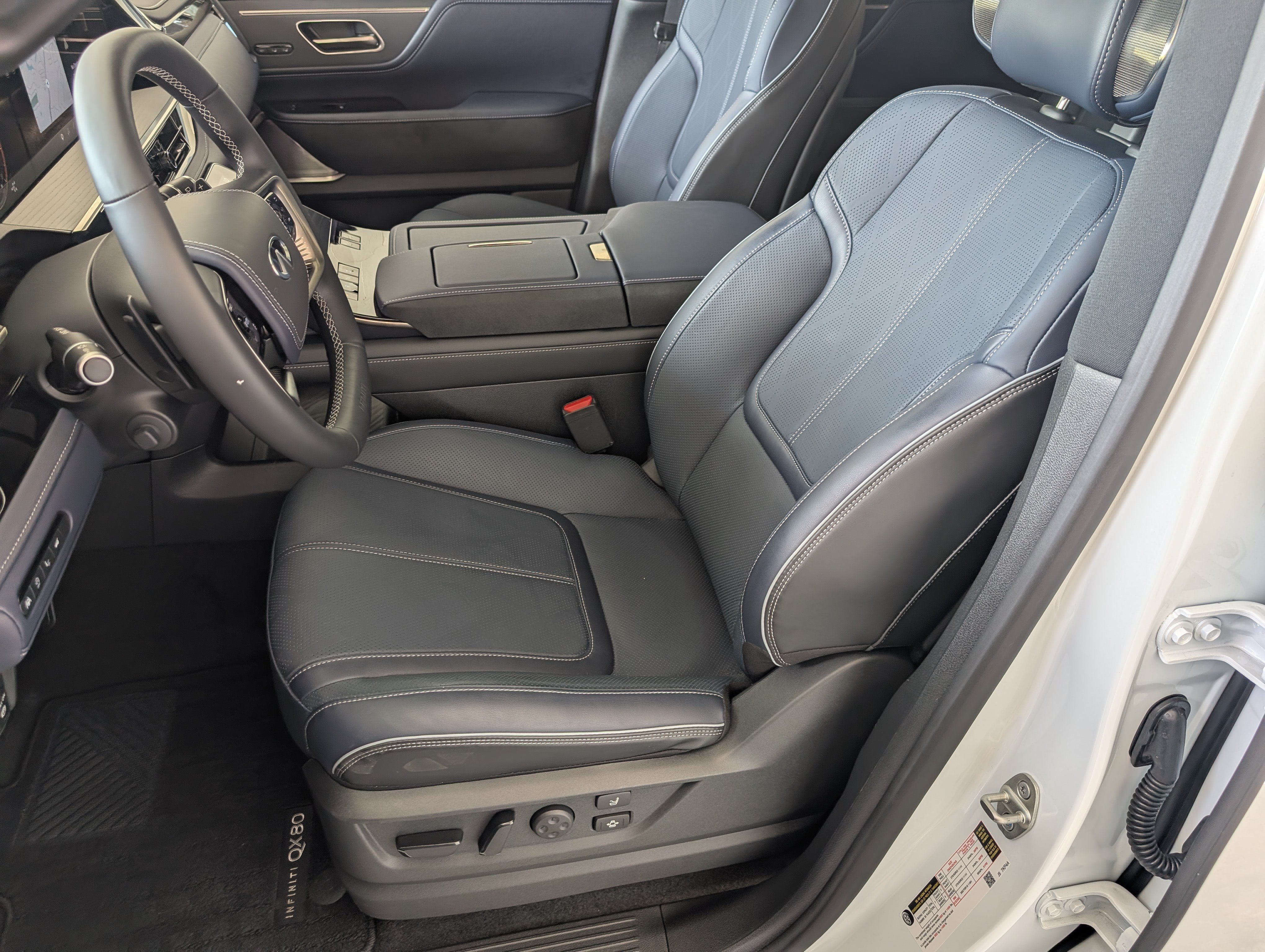 Used 2026 INFINITI QX80 4WD w/ Sport Exterior Package image 17
