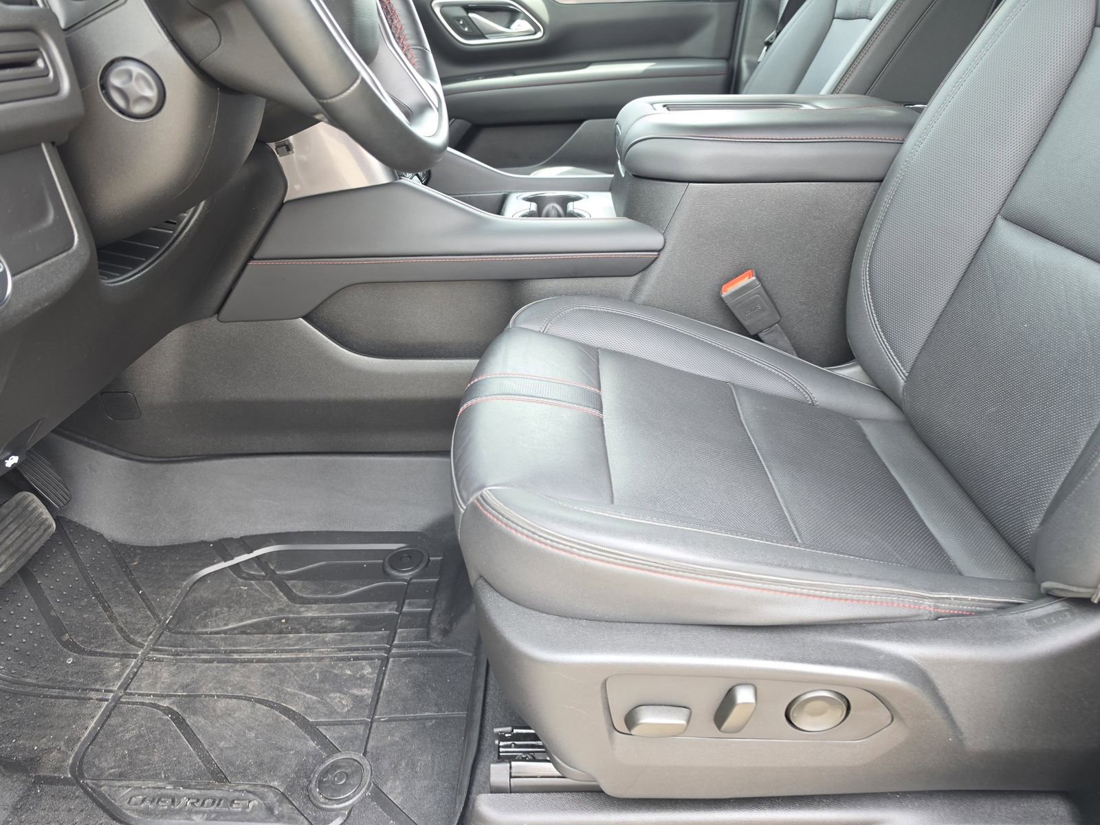 Used 2024 Chevrolet Tahoe RST w/ Luxury Package AWD/4WD image 6