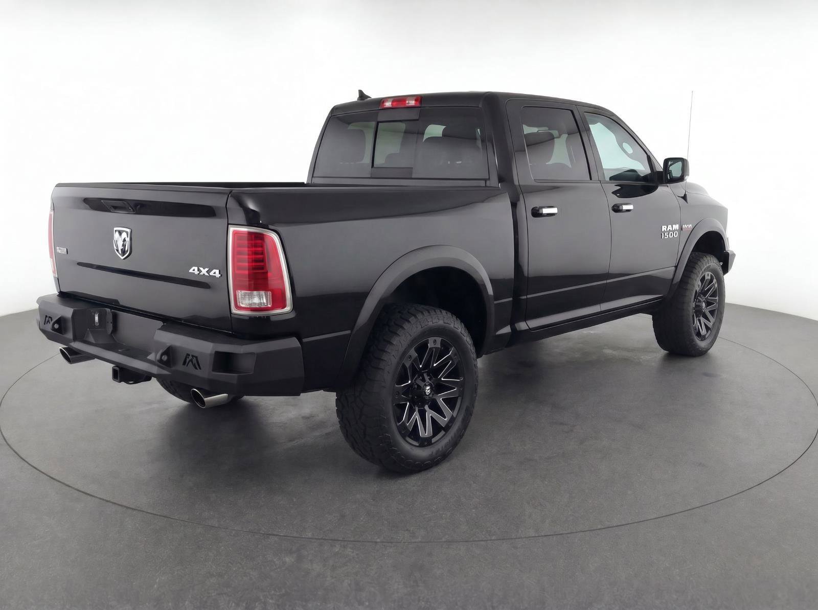 Used 2017 RAM 1500 Laramie AWD/4WD image 4