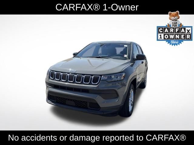 Used 2024 Jeep Compass Sport image 2