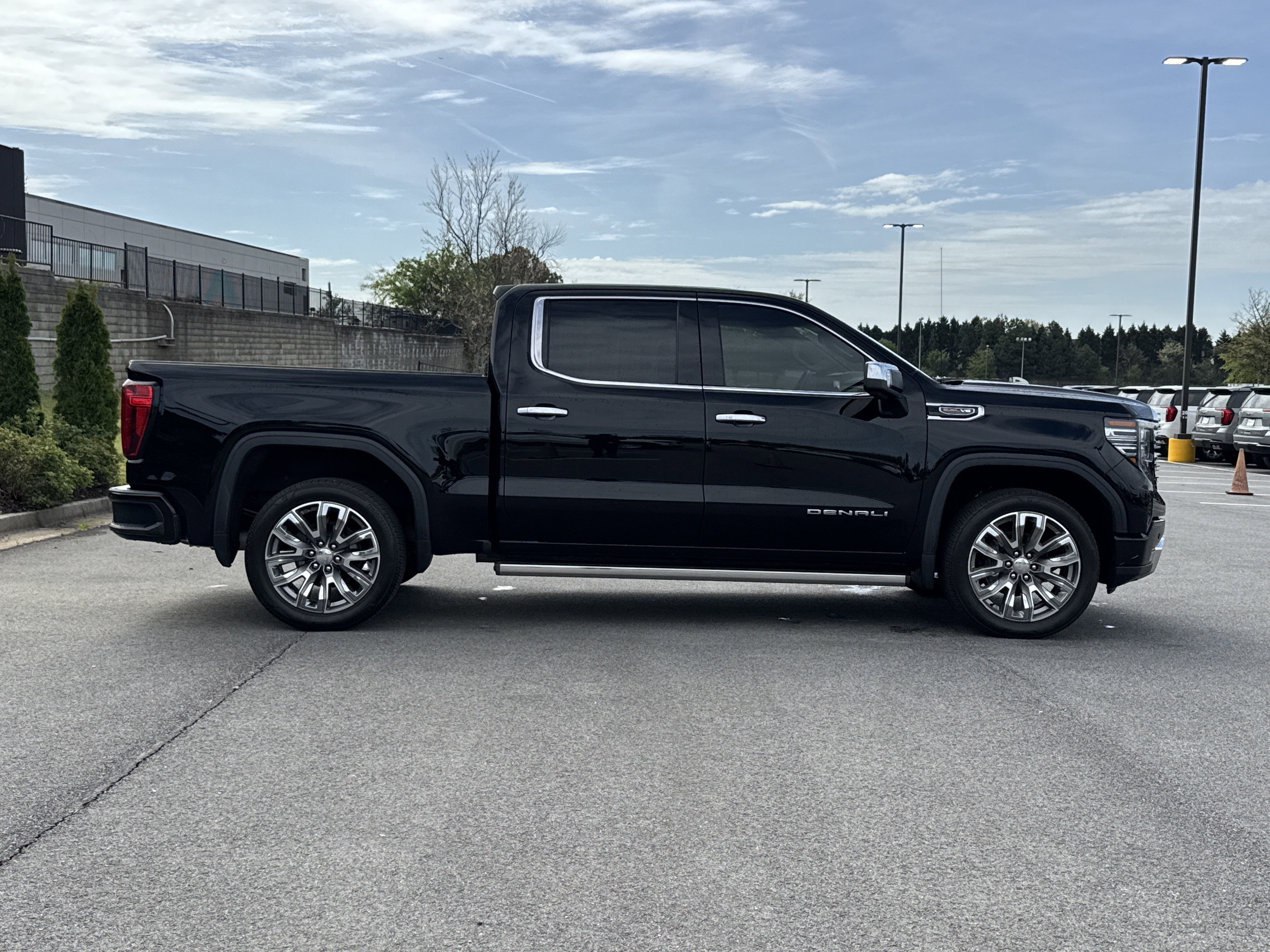 Used 2022 GMC Sierra 1500 Denali w/ Denali Reserve Package AWD/4WD image 11
