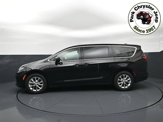 Certified 2025 Chrysler Pacifica Select AWD/4WD image 3