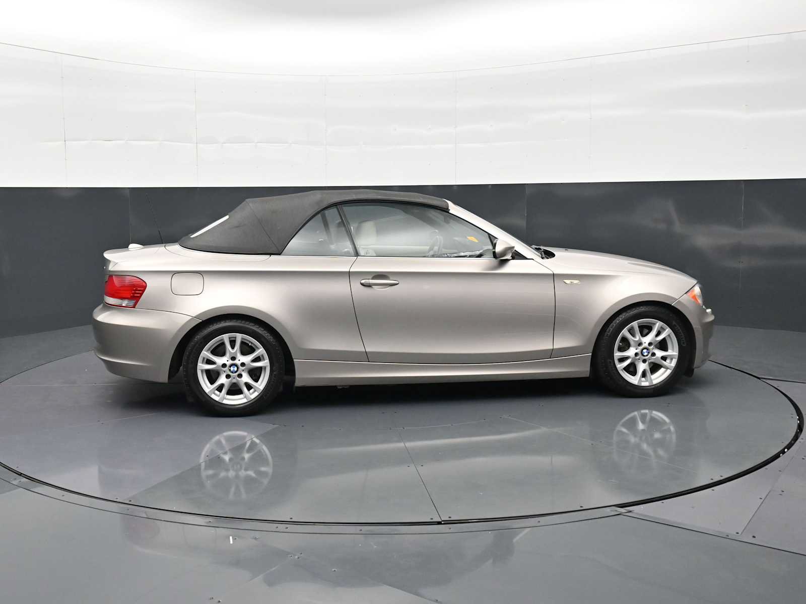 Used 2008 BMW 128i Convertible RWD image 4