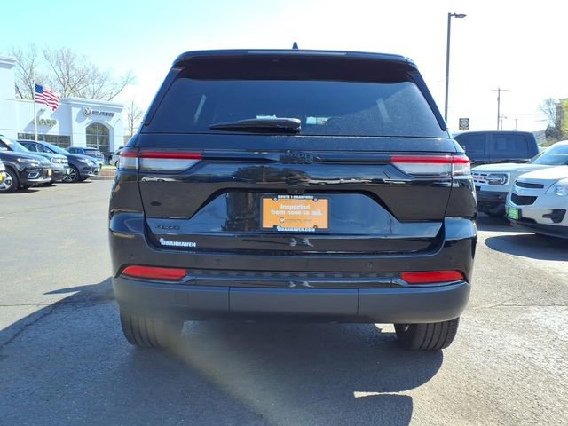 Certified 2023 Jeep Grand Cherokee Altitude AWD/4WD image 5