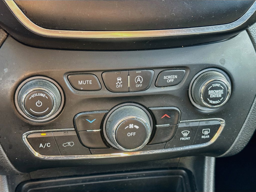 Used 2020 Jeep Cherokee Latitude FWD image 18