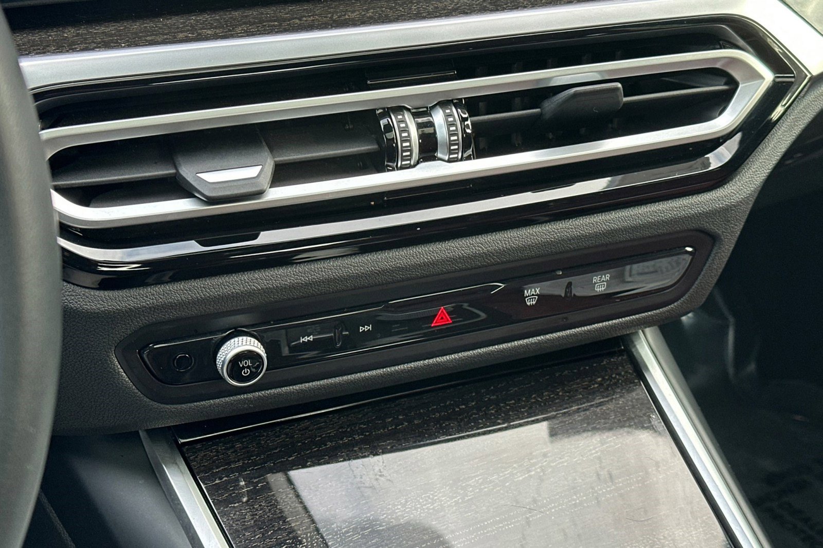 Used 2023 BMW 330e w/ Convenience Package image 22