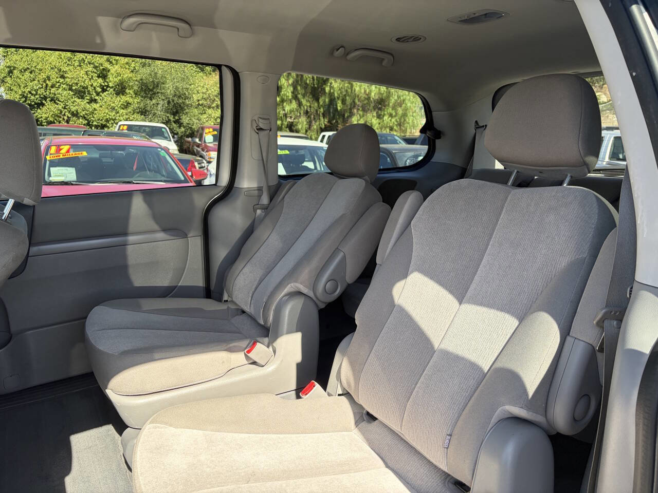 Used 2012 Kia Sedona LX image 7