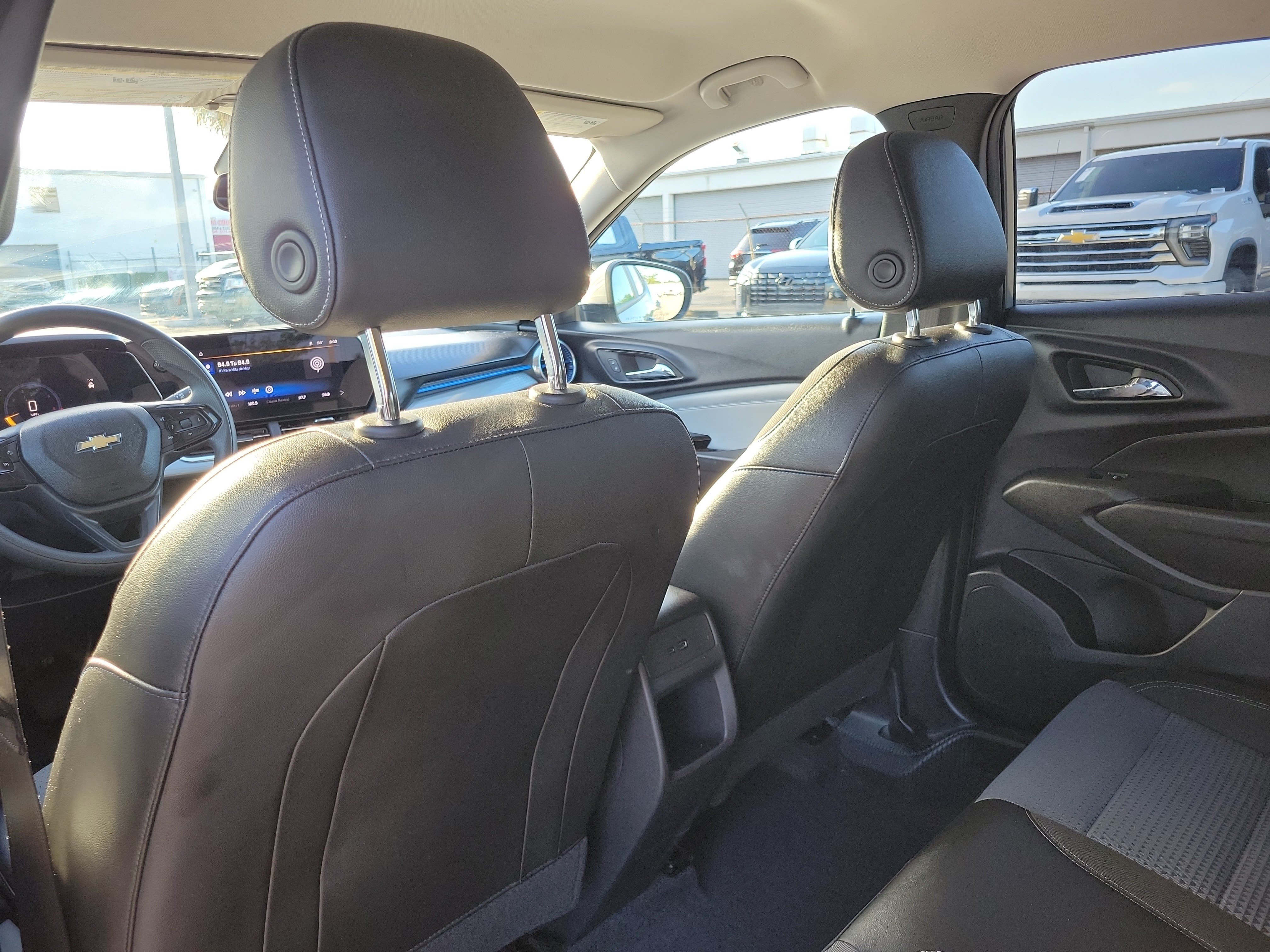 Used 2025 Chevrolet Trax LT FWD image 15