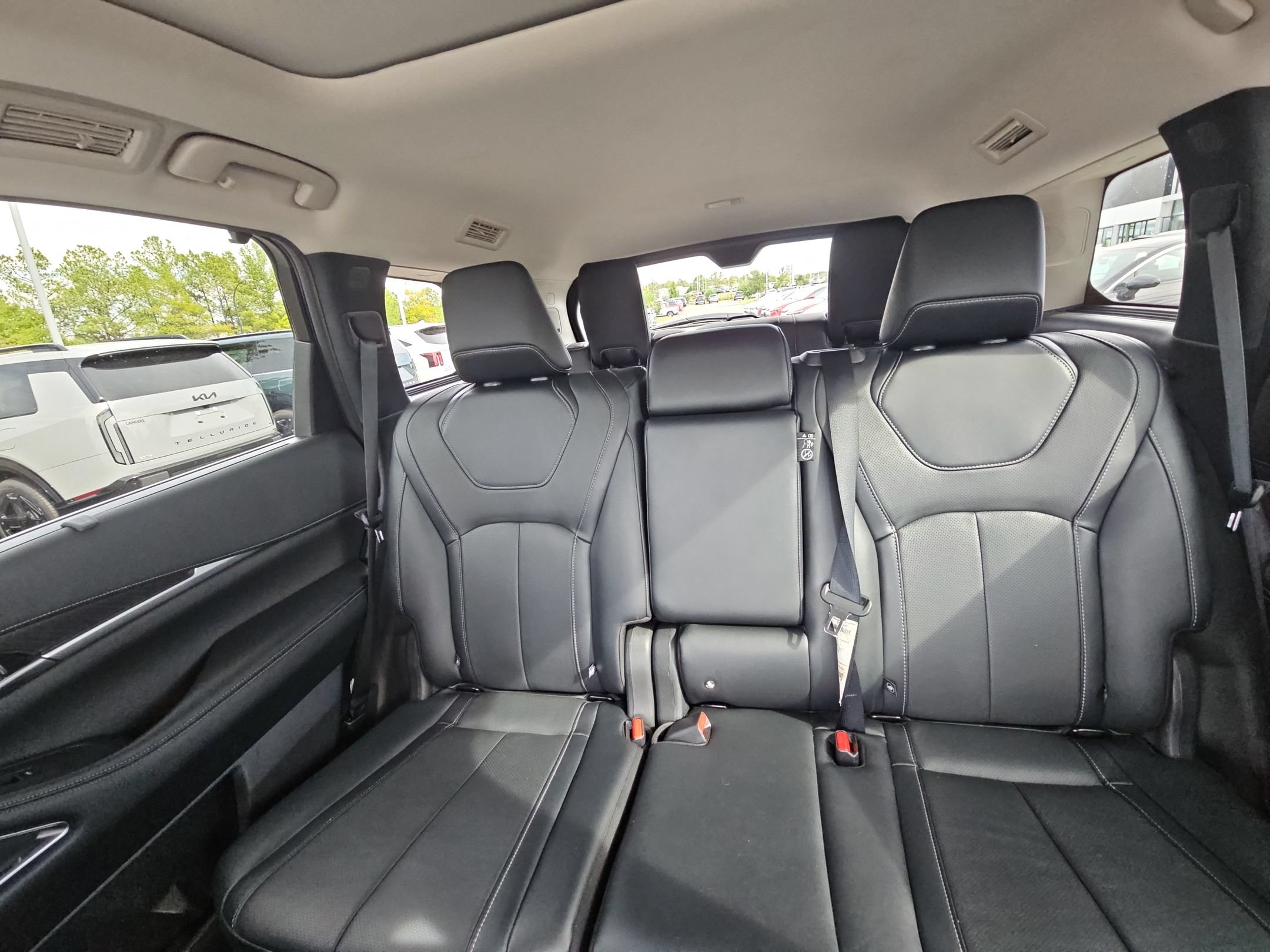 Used 2024 INFINITI QX60 Sensory w/ Vision Package AWD/4WD image 12