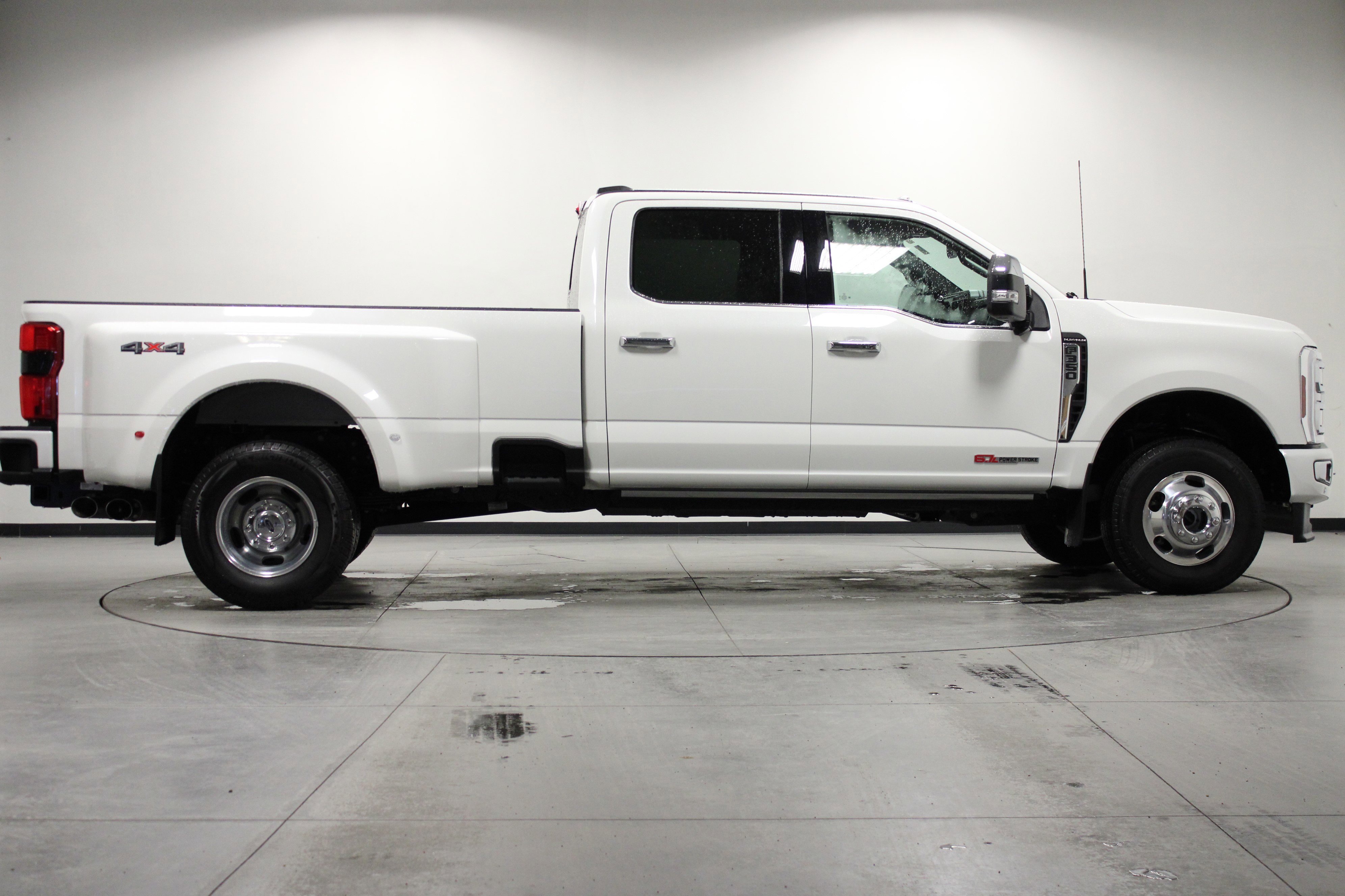 Used 2024 Ford F350 Platinum image 3