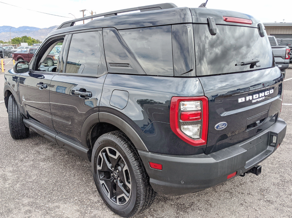 Certified 2021 Ford Bronco Sport Outer Banks w/ Outer Banks Package AWD/4WD image 3