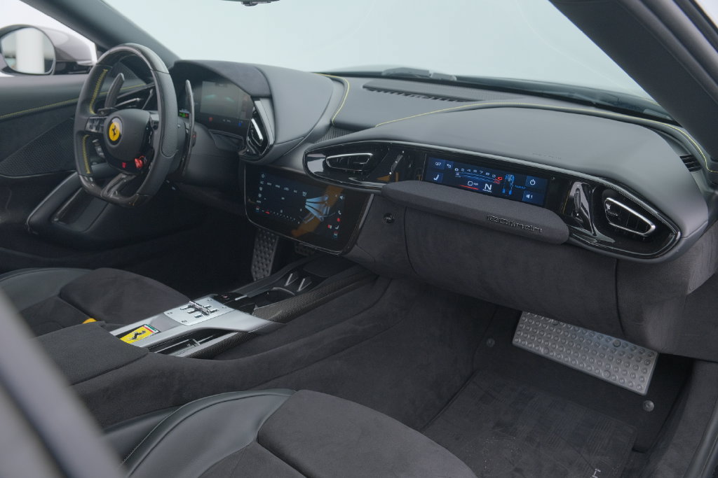 Used 2025 Ferrari 12Cilindri RWD image 33