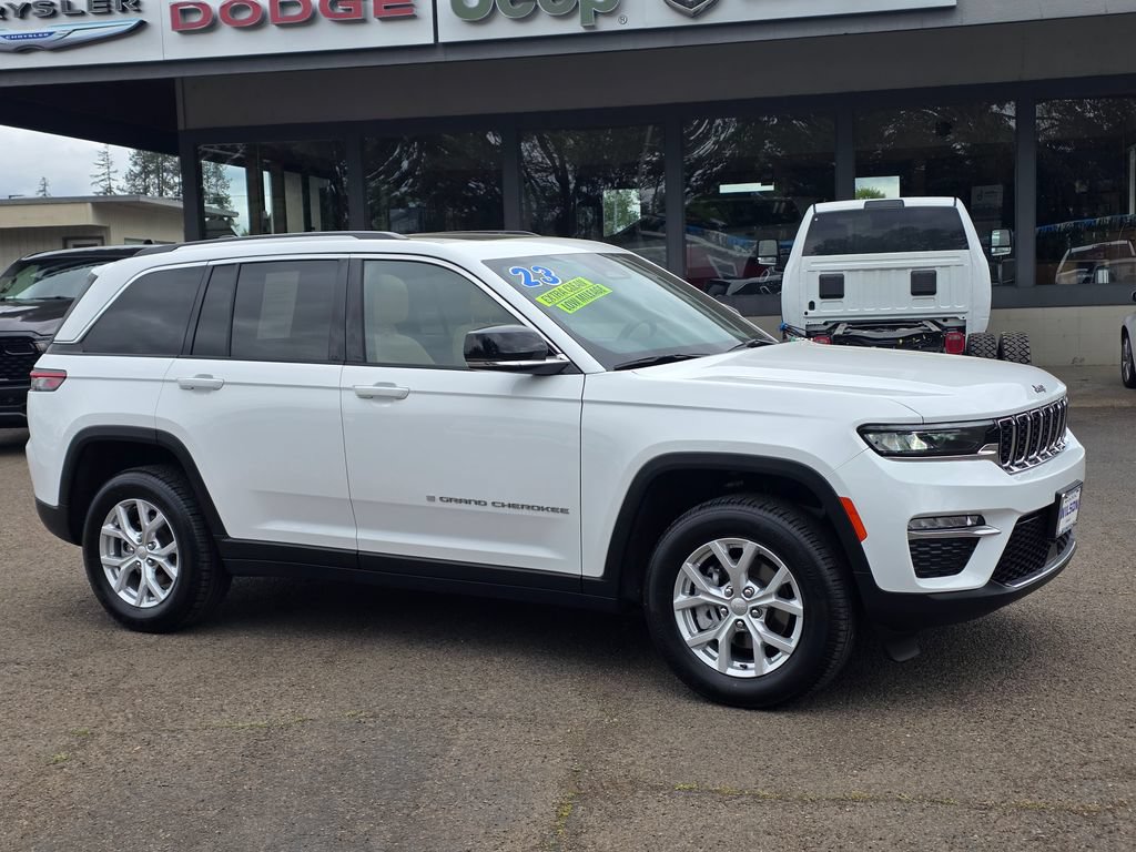 Used 2023 Jeep Grand Cherokee Limited AWD/4WD image 3