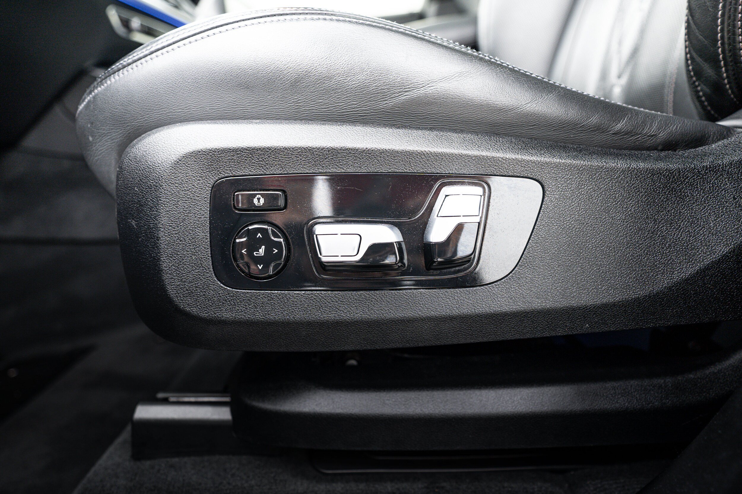 Used 2021 BMW X5 M w/ Executive Package AWD/4WD image 14