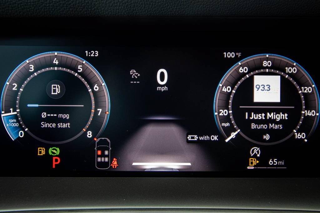New 2026 Volkswagen Tiguan SE R-Line FWD image 41