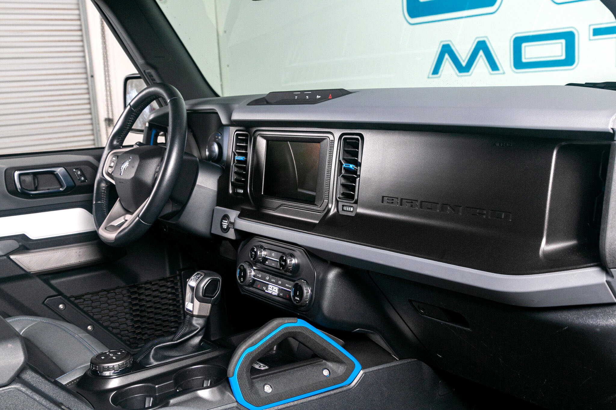 Used 2022 Ford Bronco Black Diamond image 12