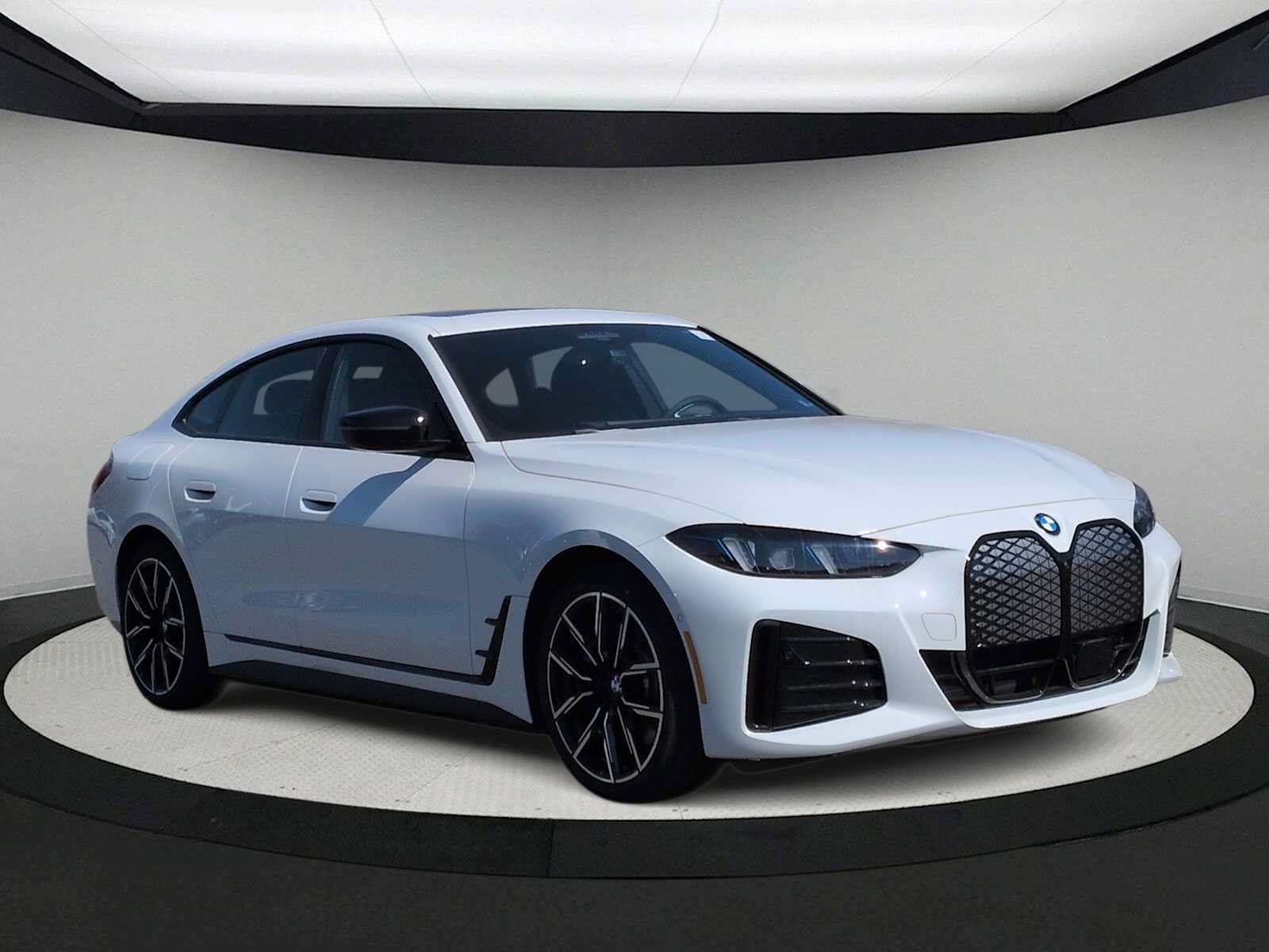 Used 2026 BMW i4 xDrive40i w/ M Sport Package AWD/4WD image 2