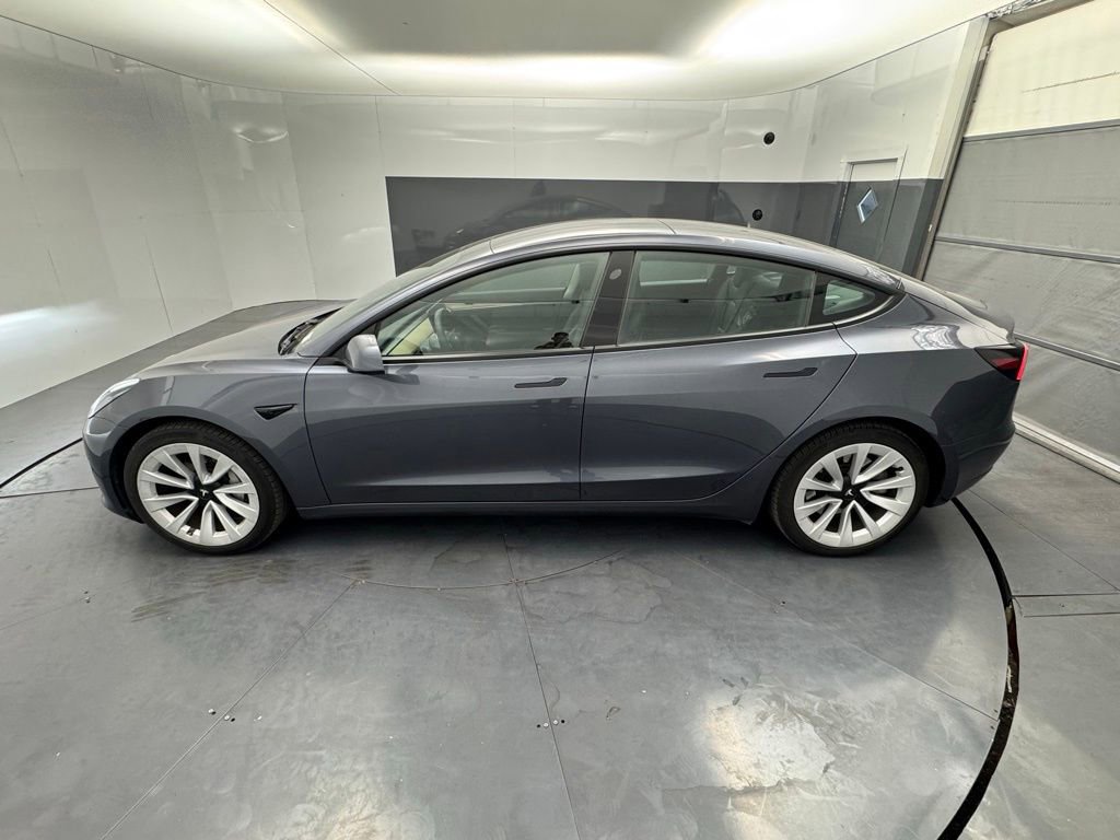 Used 2023 Tesla Model 3 Standard Range image 2