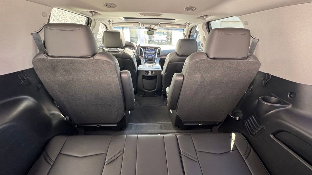 Used 2019 Cadillac Escalade Luxury AWD/4WD image 6