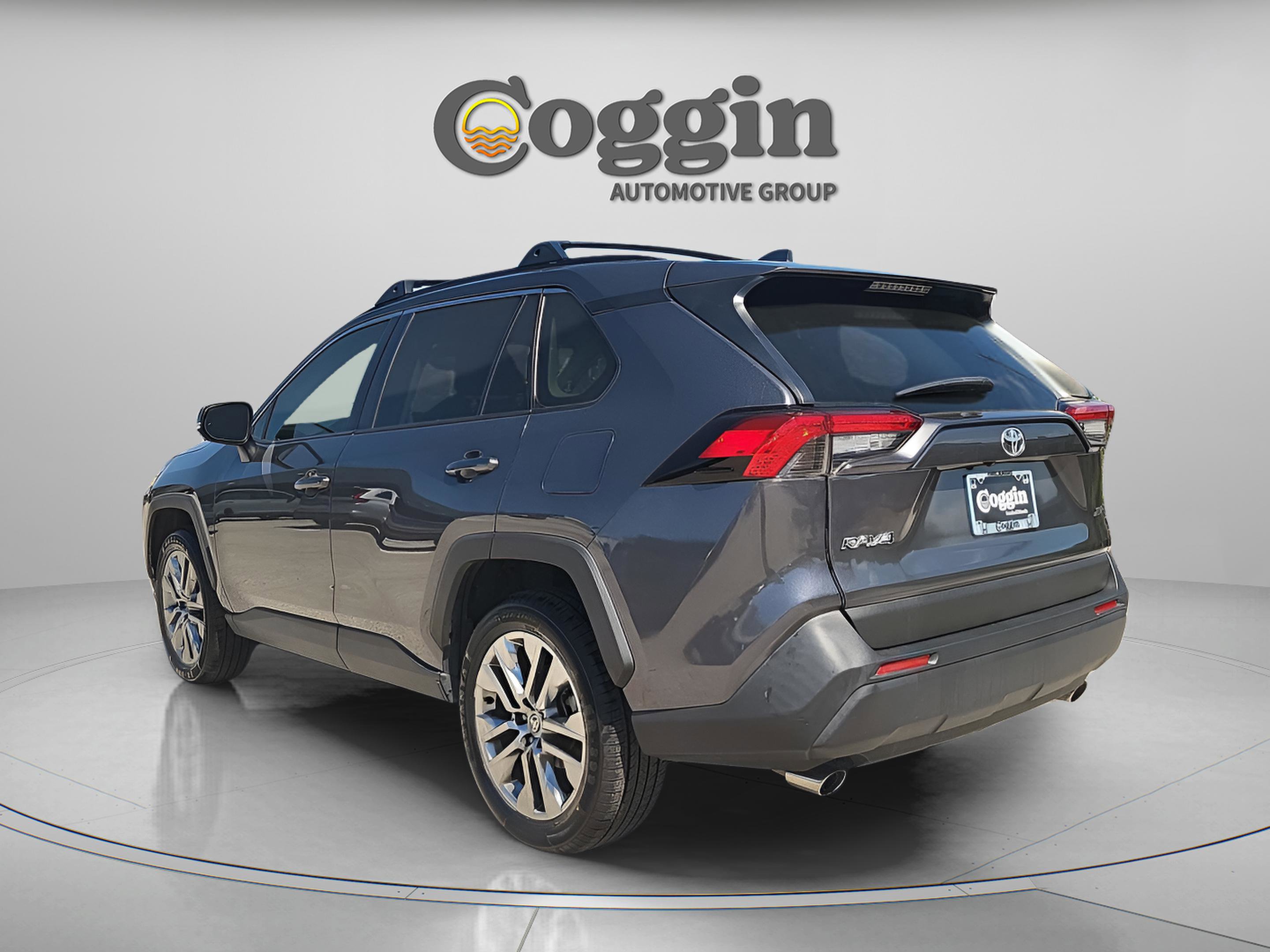 Used 2023 Toyota RAV4 XLE Premium image 4