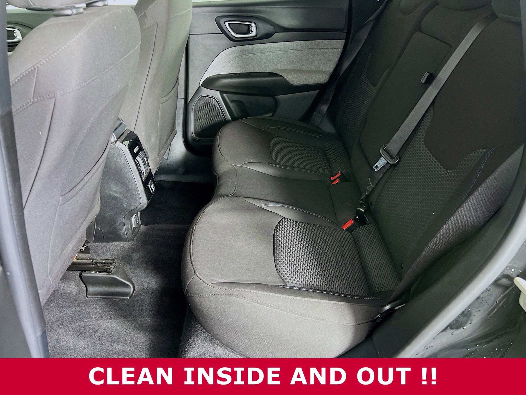 Used 2024 Jeep Compass Sport image 5