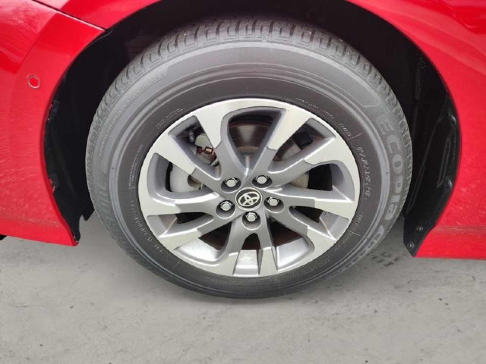 Used 2022 Toyota Prius Limited w/ Premium Convenience Package FWD image 10