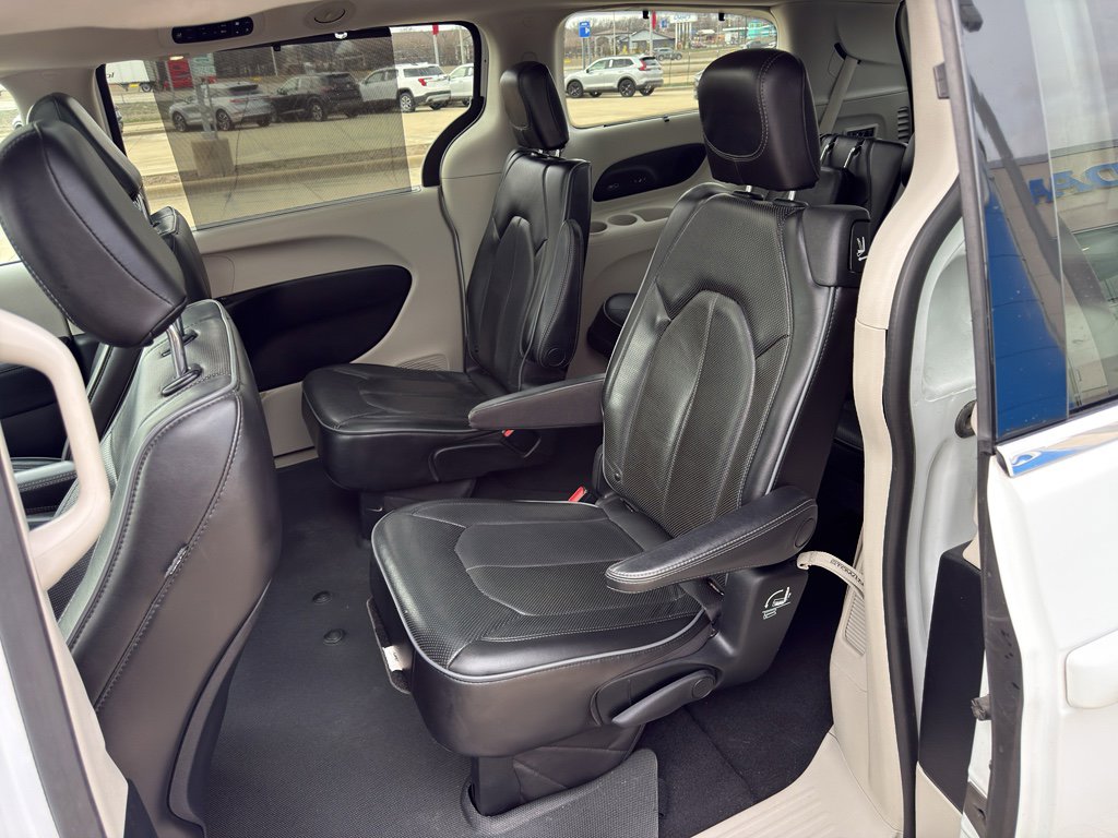 Used 2020 Chrysler Pacifica Limited w/ Advanced Safetytec Group image 15