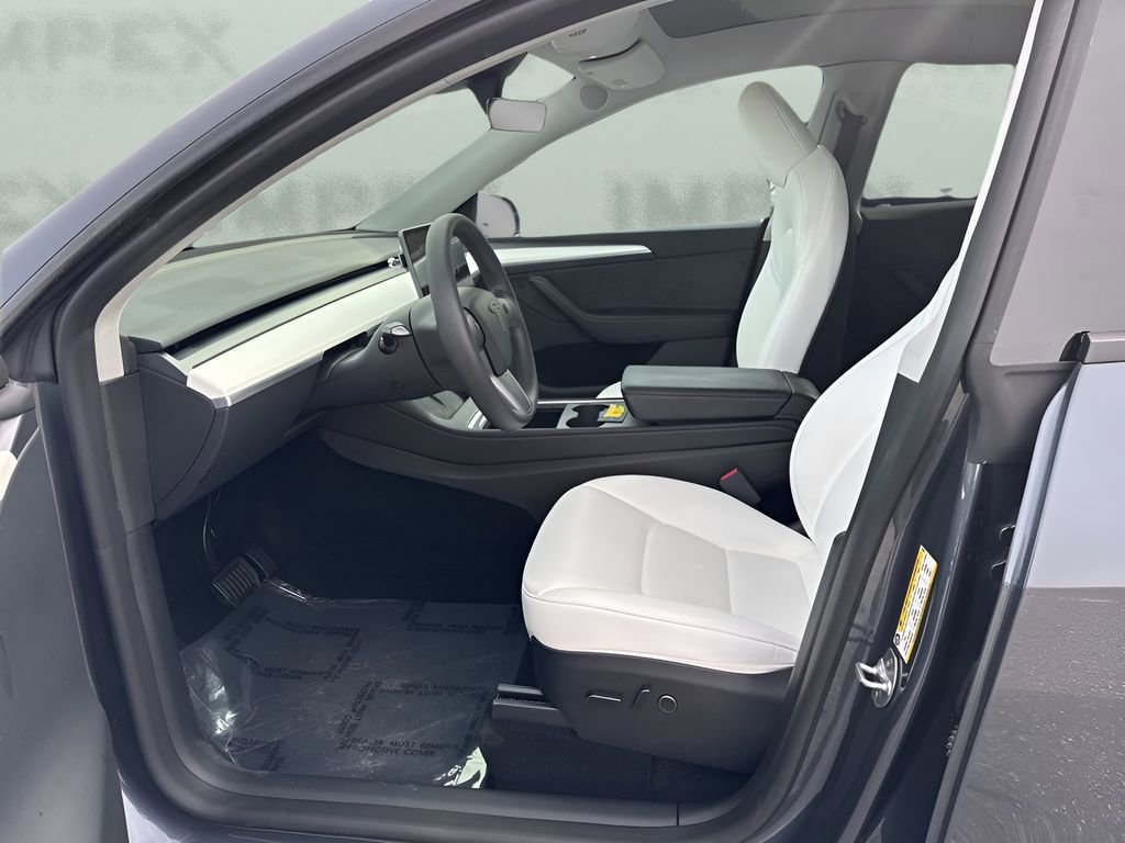 Used 2023 Tesla Model Y Long Range image 9