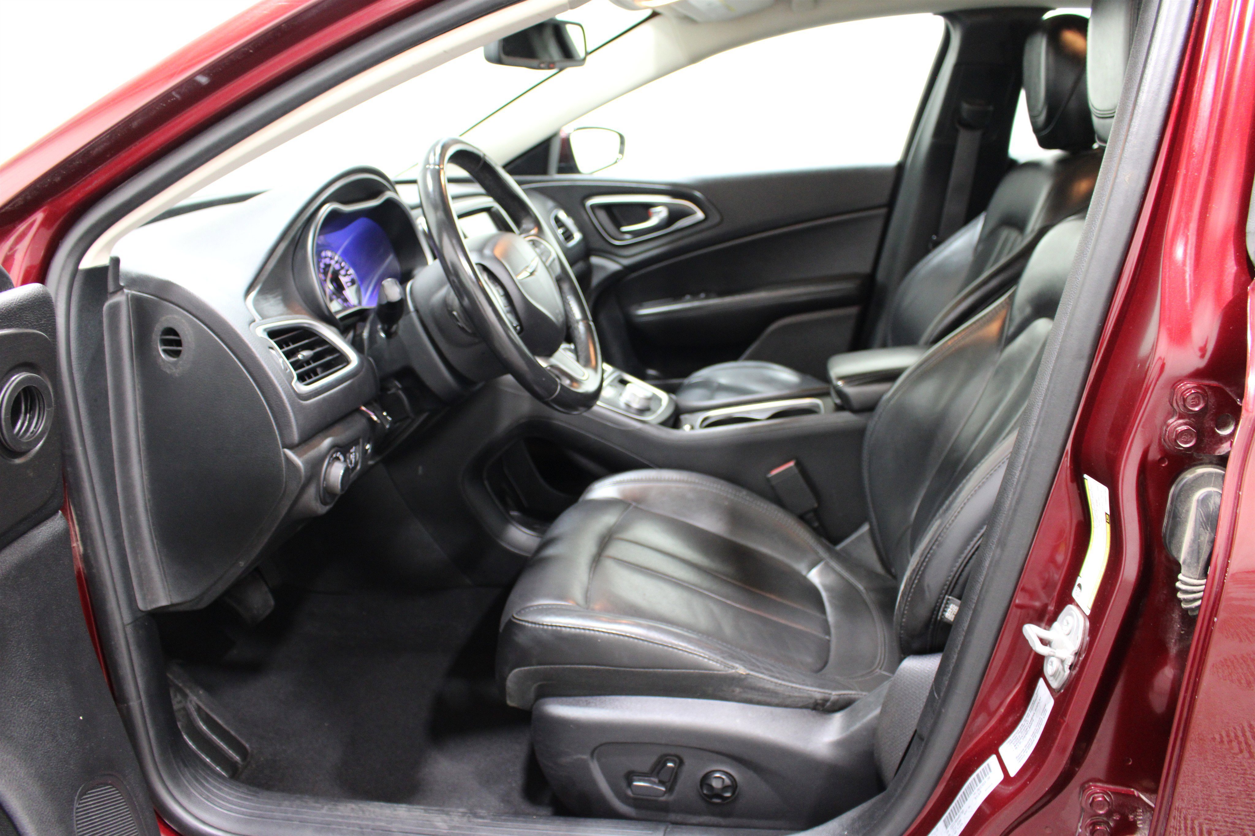 Used 2017 Chrysler 200 Limited Platinum FWD image 3