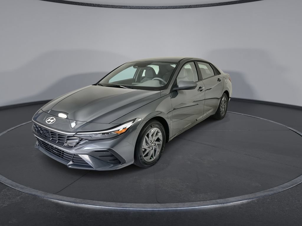 Used 2026 Hyundai Elantra Hybrid FWD image 4