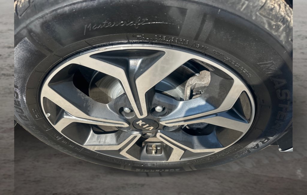 Used 2020 Kia Forte LXS FWD image 17