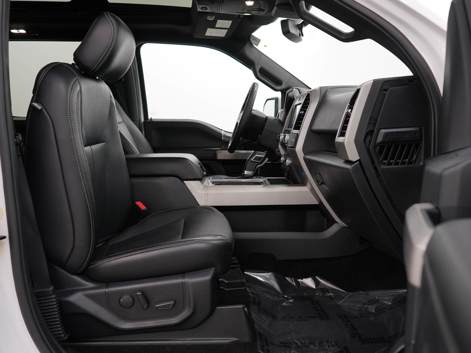 Used 2019 Ford F150 Lariat w/ Equipment Group 502A Luxury AWD/4WD image 11