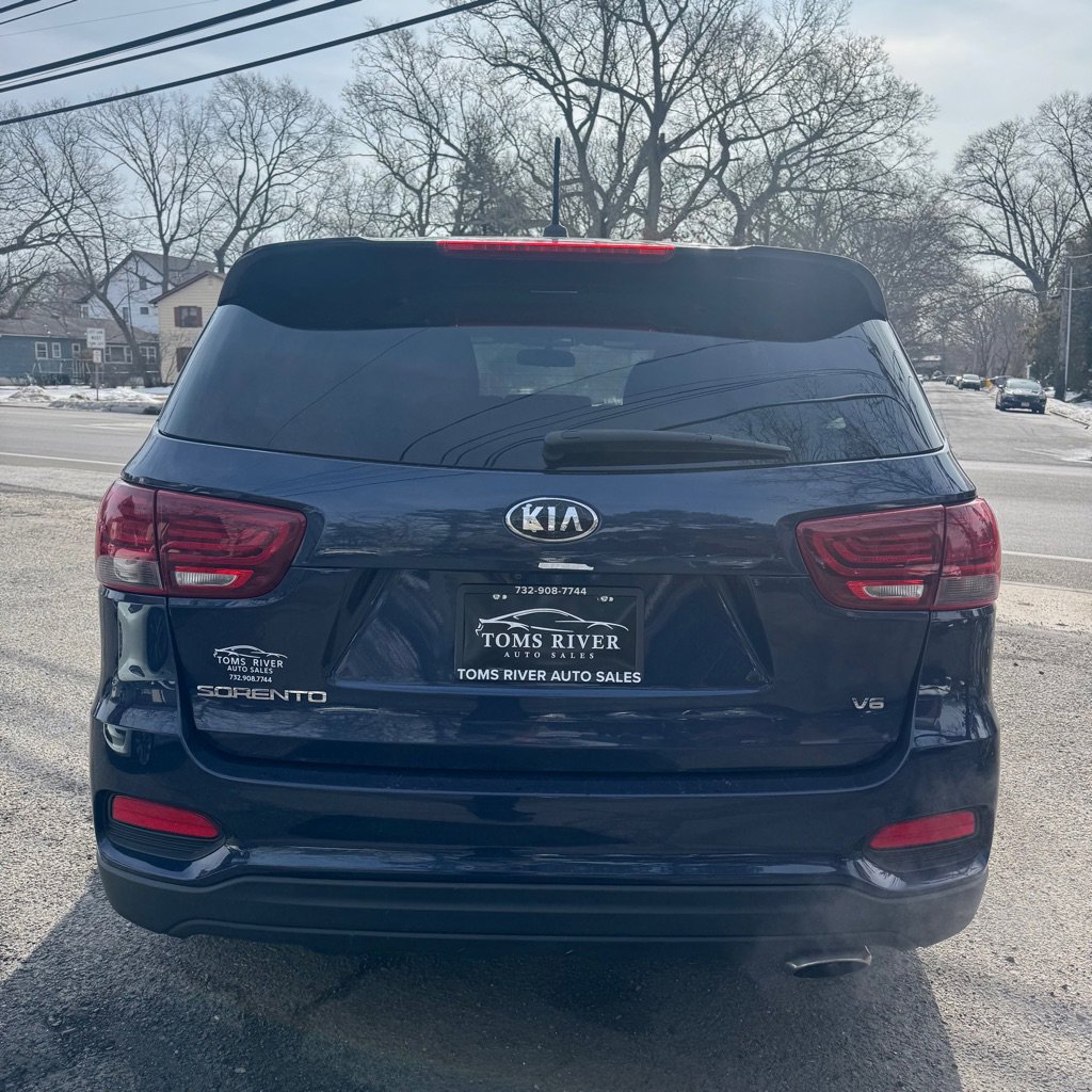 Used 2019 Kia Sorento LX image 4