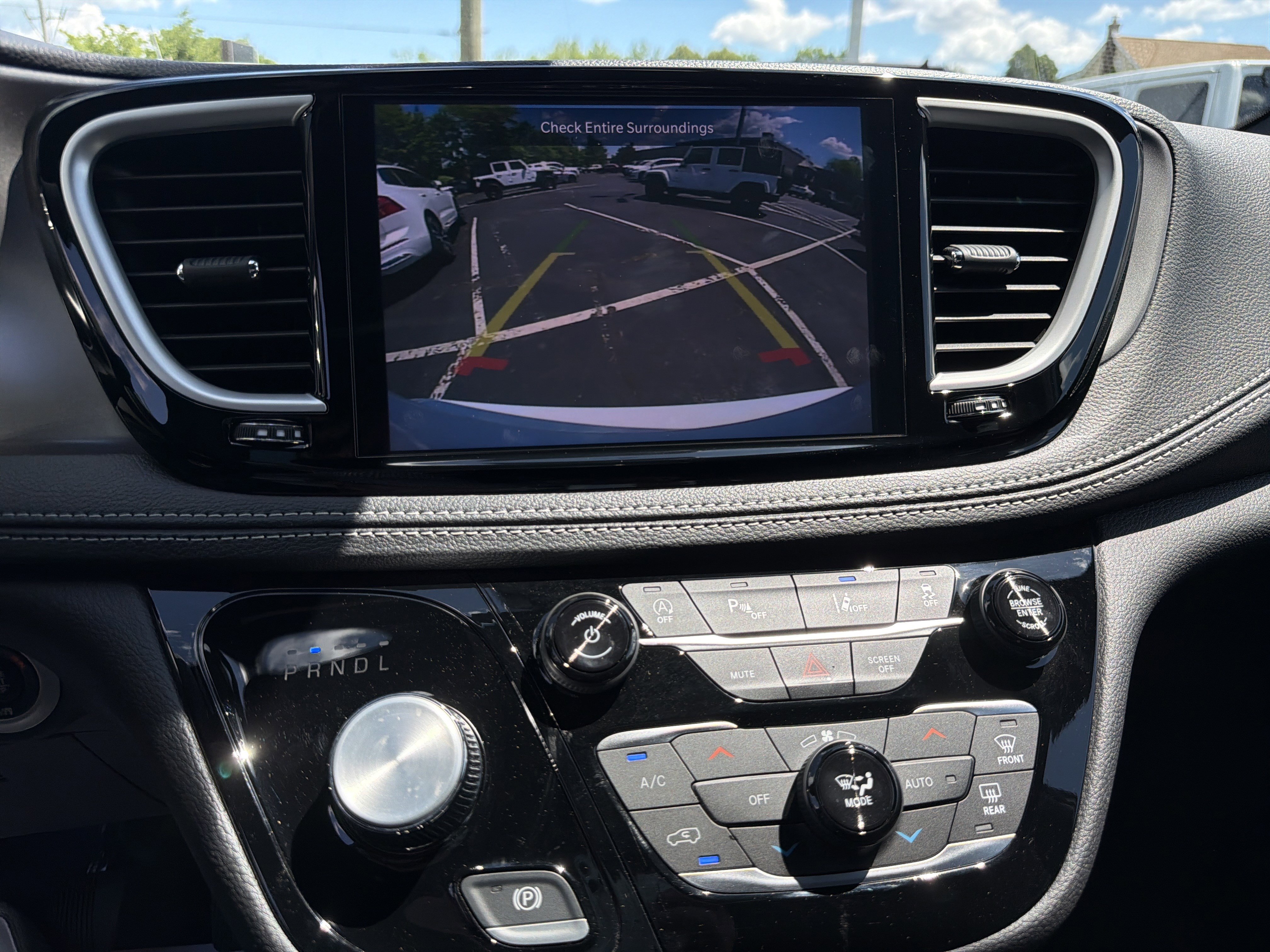 Used 2025 Chrysler Pacifica Select FWD image 33