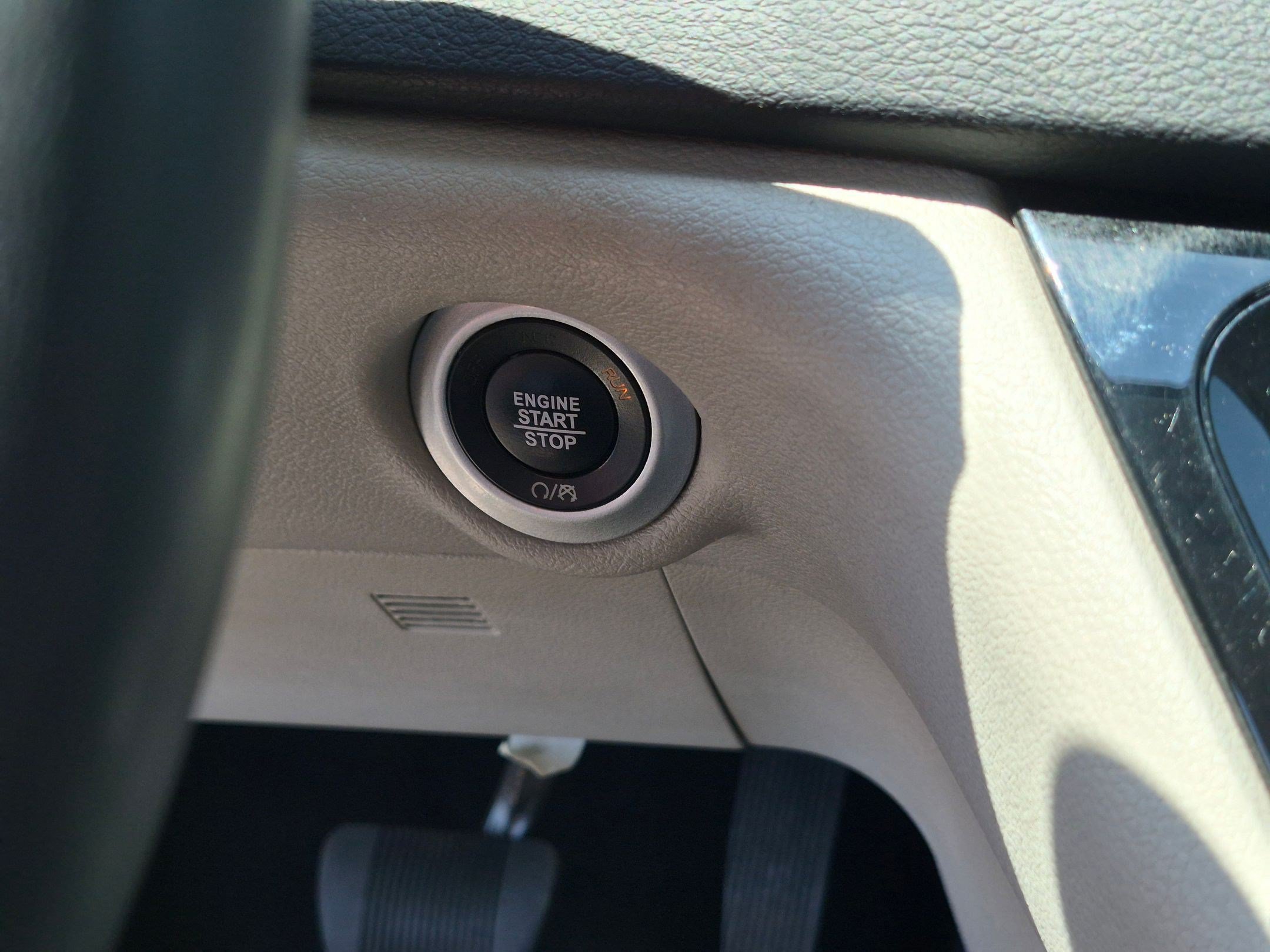 Used 2024 Chrysler Pacifica Touring-L FWD image 20
