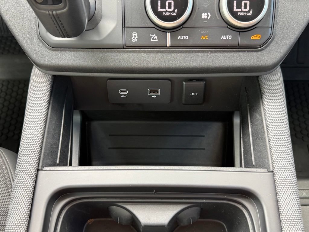 Certified 2022 Land Rover Defender 90 X-Dynamic SE AWD/4WD image 21