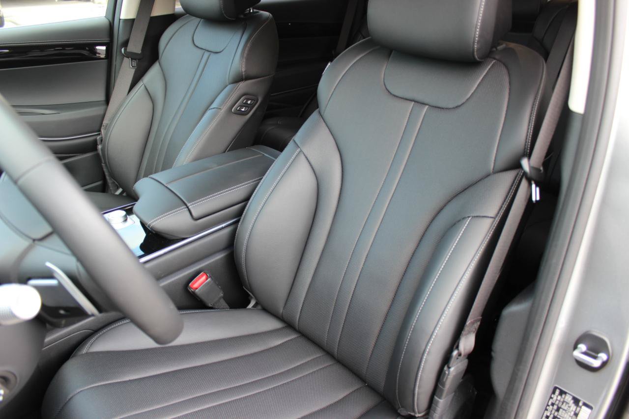 Used 2026 Genesis GV80 2.5T AWD/4WD image 13