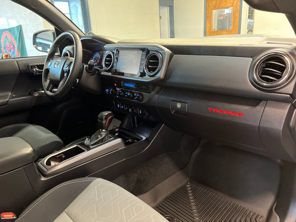 Used 2021 Toyota Tacoma TRD Sport w/ Technology Package AWD/4WD image 40