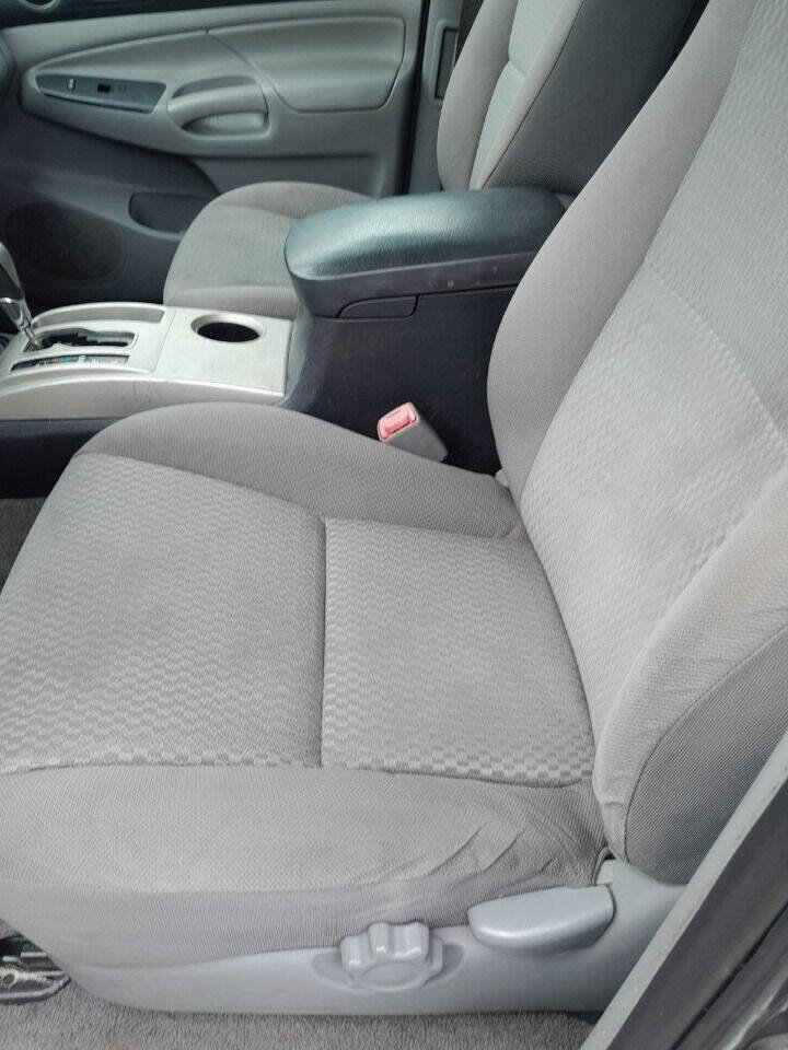 Used 2013 Toyota Tacoma PreRunner image 16