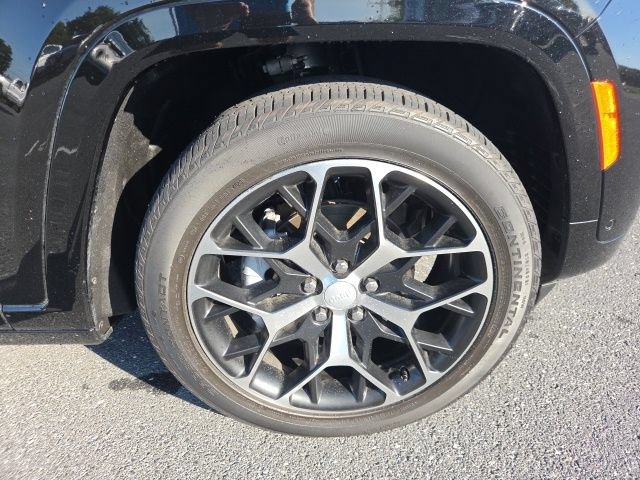Used 2025 Jeep Grand Cherokee Summit AWD/4WD image 31