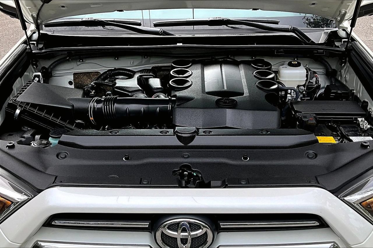 Used 2022 Toyota 4Runner Limited AWD/4WD image 29