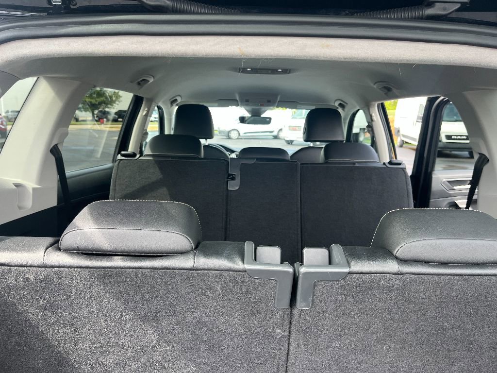 Used 2022 Volkswagen Tiguan SE image 12