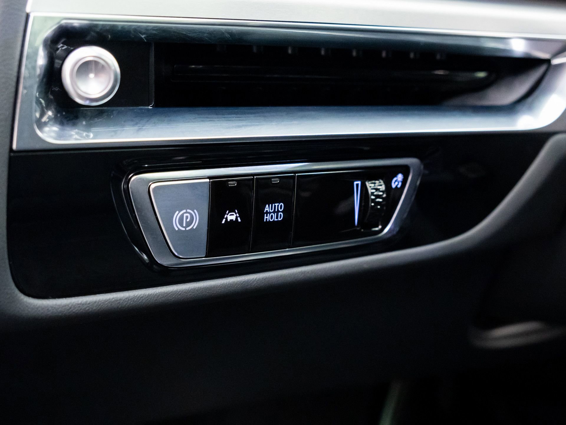 Certified 2025 Cadillac Lyriq Luxury w/ LPO, Floor Liner Package image 24